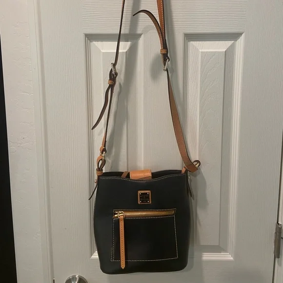 1975 EUC D&B Crossbody Smooth Black Leather with Magnetic Clasp - Picture 6 of 8